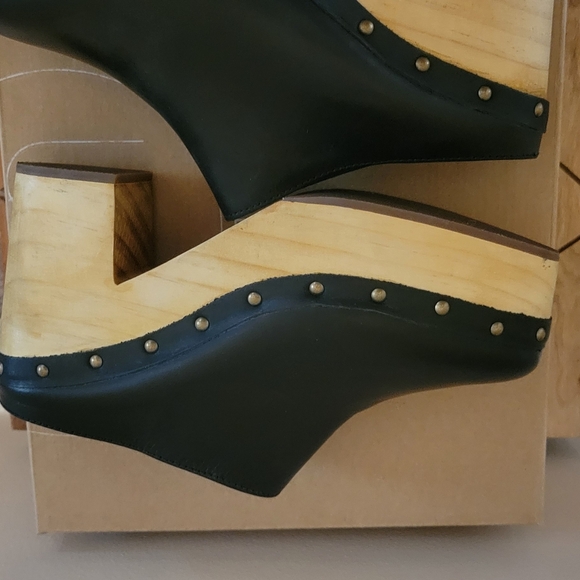 UO Roxy Clog - Picture 4 of 4
